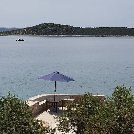 Vitanese With A Well-protected Harbour וילה טקון