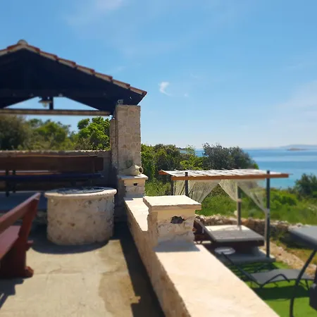 Villa Vitanese With A Well-protected Harbour *