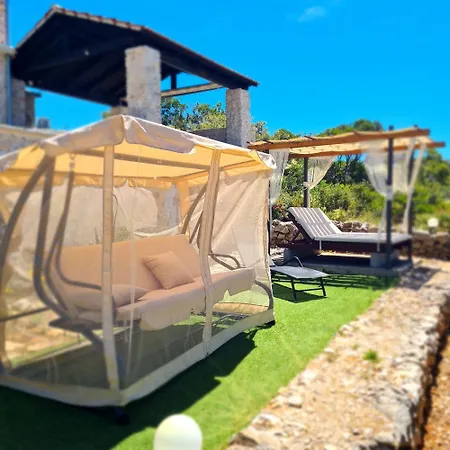 Vitanese With A Well-protected Harbour וילה *